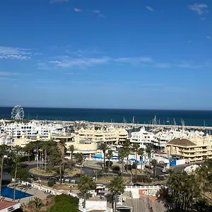 https://primera-linea-de-playa-first-line-beach-puerto-marina-area.es-andalucia.com